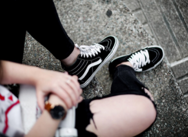  This picture (taken by Iria Lata Rey) shows Vans “Old Skool” shoe worn in a street style fashion.
