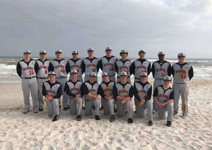 The+2018+Normal+West+baseball+team+lines+up+for+team+picture+on+the+beach+in+Gulf+Shores.+